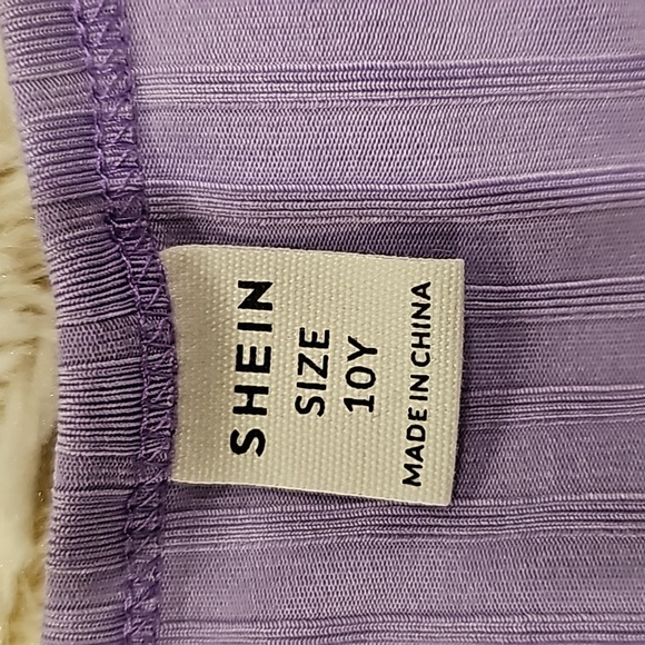 Girl Shein shirt - Picture 4 of 4